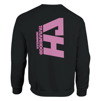 Produktname: 7H Sweatshirt – Signature Logo Vorn & Hinten
ALT-Text: 7H Sweatshirt Signature Logo Rückansicht Premium Hoodwear Köln
